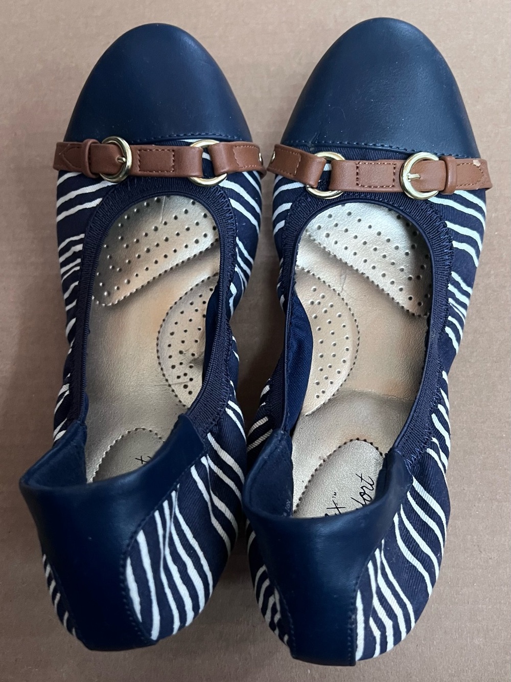 8 dexflex comfort skimmer flats shoes stripes buckle NEW cap toe preppy flex